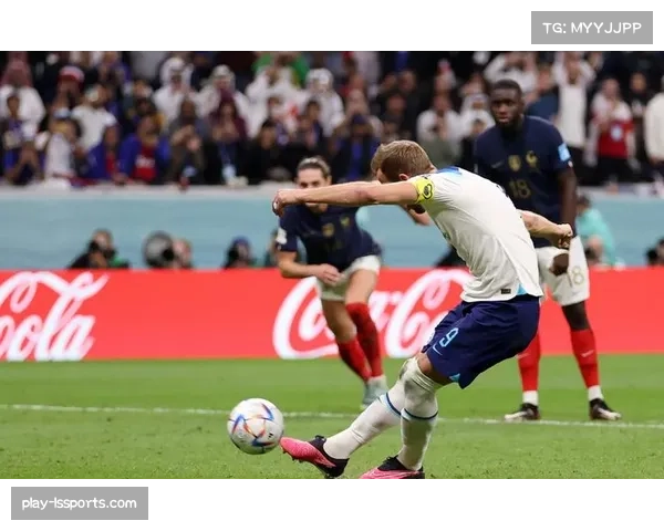 特写：点球罚失后，凯恩在更衣通道独自沉思